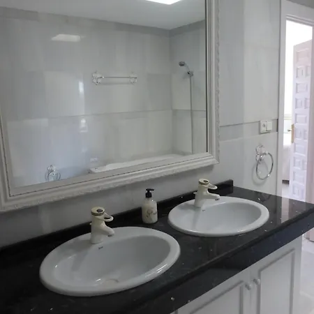 Semesterbostad Duplex With Sea View